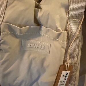 ✨✨New With Tags✨✨SKIMS Beige nylon tote!